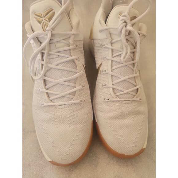 52425-107 Nike Kobe A.D. White/Metallic Gold Big Stage Size 9 - Picture 2 of 16